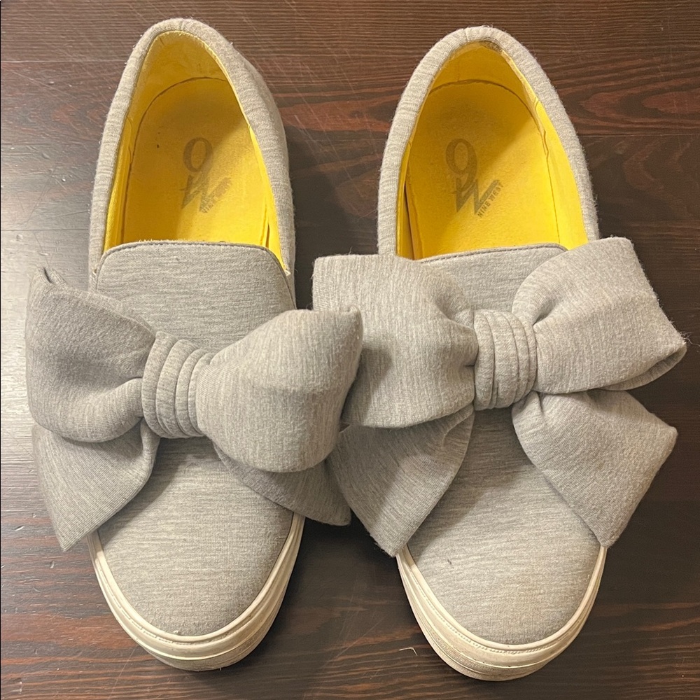 Nine West Gray Bow Flats